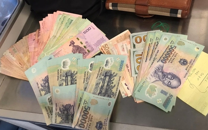 Hành khách bỏ quên 150 triệu đồng trên máy bay