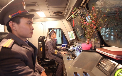 Những người đón giao thừa trên tàu