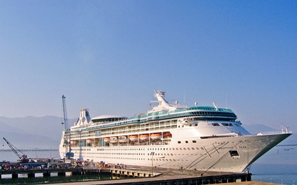 Nhiều tàu quốc tế hủy cập cảng Chân Mây