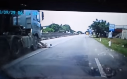 Hãi hùng người đàn ông bị xe bồn cán nát chân