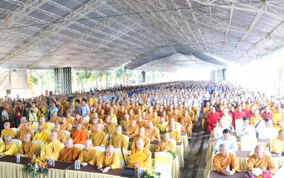 Hàng nghìn tăng ni phật tử cầu siêu cho nạn nhân bị TNGT