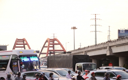 Tp.HCM: Người dân đổ dồn về các bến xe gây kẹt cứng