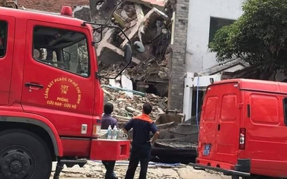 Sập nhà bê tông đang tháo dỡ, 1 công nhân tử vong