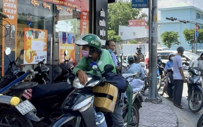 TPHCM: Xe 'ôm' công nghệ, xe giao hàng vẫn được hoạt động