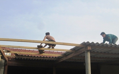 Hà Tĩnh: Lốc xoáy làm tốc mái gần 300 ngôi nhà