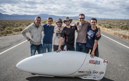 Chiếc xe chạy bằng sức người lập kỷ lục ở vận tốc 137,9 km/h