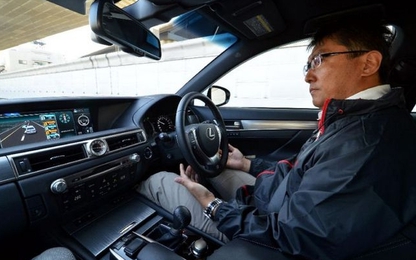 Video: Jetmen bay cùng Airbus A380 trên bầu trời Dubai