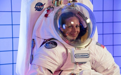 NASA ra mắt 2 nguyên mẫu trang phục dành cho sứ mạng sao Hỏa