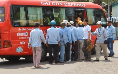 "Xe ôm" bến xe Miền Đông với “văn hóa xếp hàng” đón khách