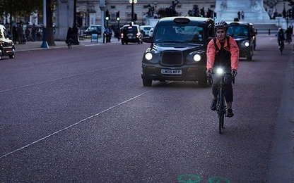 Elon Musk đã làm được điều không thể: Tên lửa tái sử dụng!