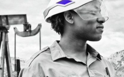 Mũ bảo hiểm có khả năng phân tích, nhìn xuyên vật thể