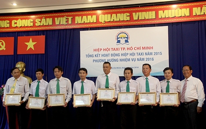 Hiệp hội taxi TP.HCM cương quyết đấu tranh chống Grab và Uber