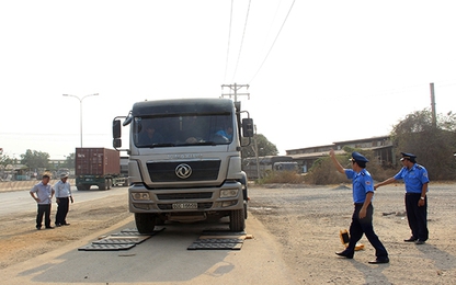 4 ngày xử phạt hơn 20 xe quá tải, tước giấy phép 18 trường hợp