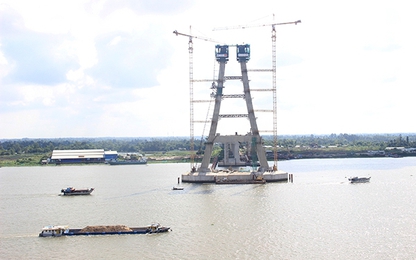 Cận cảnh cầu Vàm Cống vươn mình bắc qua sông Hậu