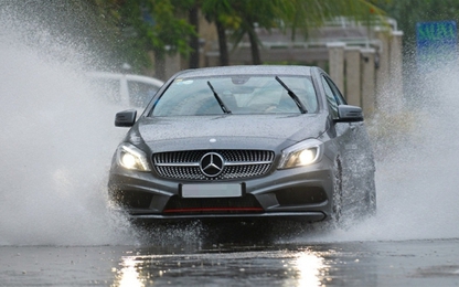 Nên đeo kính râm khi lái xe trời mưa?