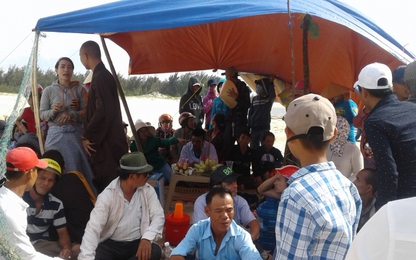 Thừa Thiên Huế: Đi tắm biển, 1 người bị sóng cuốn trôi