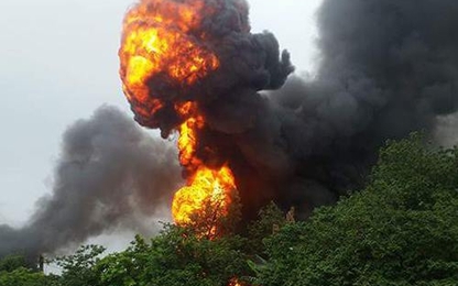 Hà Nội:Xe bồn chở xăng bốc cháy dữ dội, lan ra cây xăng Đền Lừ