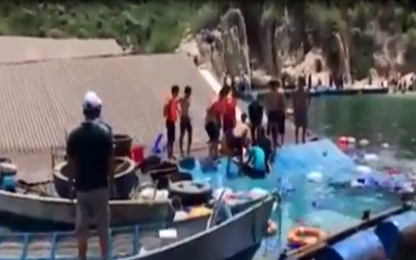 Sập nhà hàng nổi hàng trăm người rơi xuống biển, 2 người tử vong