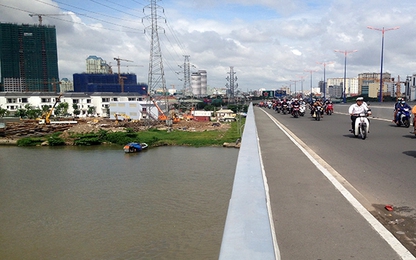 Nam thanh niên bỏ xe máy nhảy cầu Sài Gòn tự tử