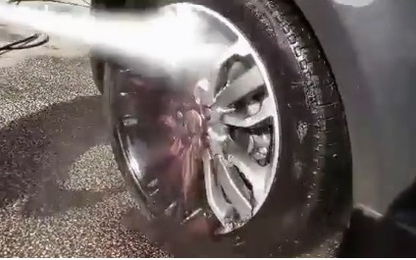 Đánh bóng vành xe gỉ sét trong giây lát