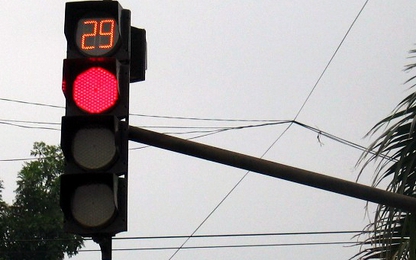 Vì sao đèn giao thông/đèn cảnh báo lại là màu đỏ?