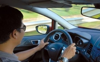 Tăng giảm ga liên tục trên xe cỡ nhỏ có tác hại gì không?