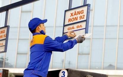 [Infographic] Giá xăng thay đổi như thế nào nếu bị áp thuế 8.000 đồng/lít?