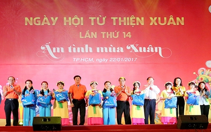 Sacombank trao tặng hơn 4.500 phần quà Tết