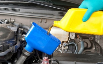 Dầu động cơ biến thành sợi cao su vì tài xế lười thay