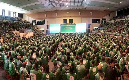 Uber đón lõng, lôi kéo tài xế Grab