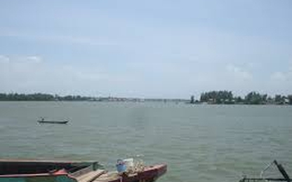 Đội cứu hộ U70 trên sông Vàm Nao