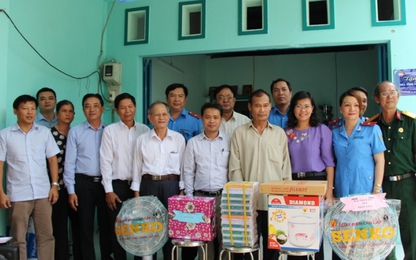 Thanh tra Sở GTVT TP Hồ Chí Minh trao nhà tình thương tại Nhà Bè