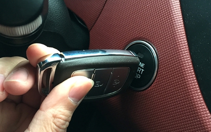 Cách nổ máy ôtô khi chìa khóa thông minh hết pin