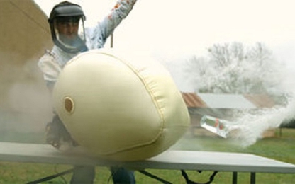 Túi khí ôtô sẽ bung như thế nào trong 0,05 giây