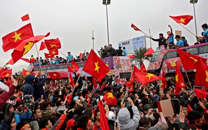 Hành trình 5 tiếng đi 30km về trung tâm Hà Nội của U23 Việt Nam