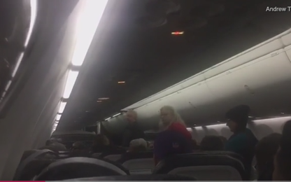 Hành khách khỏa thân trong nhà vệ sinh buộc máy bay quay đầu