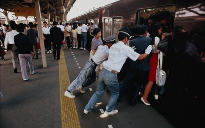 Cảnh nghẹt thở đi làm buổi sáng ở các nước trên thế giới