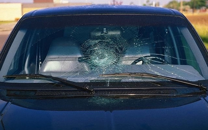 Bỏ túi các mẹo sơ cứu khi kính xe bị nứt