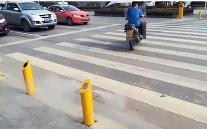 Máy phun sương tự động ngăn người đi bộ ẩu