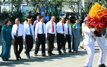 Lãnh đạo TP.HCM dâng hương tưởng niệm các anh hùng liệt sĩ