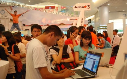 Khách đi máy bay làm thủ tục check-in trực tuyến tăng trưởng nhanh