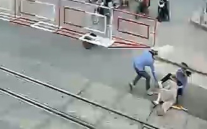 Bộ trưởng Bộ GTVT khen hai nữ nhân viên gác chắn cứu sống cụ già