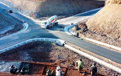 Cận cảnh cung đường tuyến tránh "phố núi" đẹp như tranh