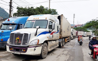 Nhớ nhanh những điều quan trọng khi đi gần xe container