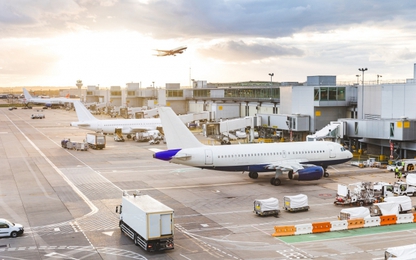 Thiếu kho bãi, nhân lực, ngành logistics hàng không khó 'cất cánh'