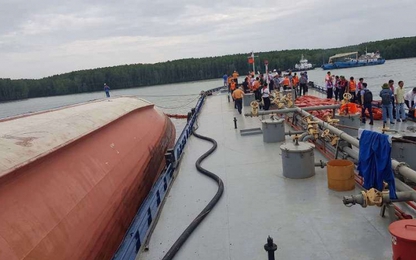 UBND TP.HCM thưởng nóng cho nhóm cứu hộ vụ chìm tàu trên sông Lòng Tàu