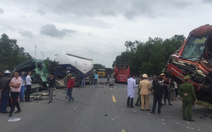 Xe khách tông liên hoàn nhiều người nhập viện