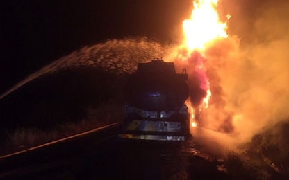 Gia Lai: 12.000 lít xăng thiêu xe bồn, tài xế thoát chết hy hữu