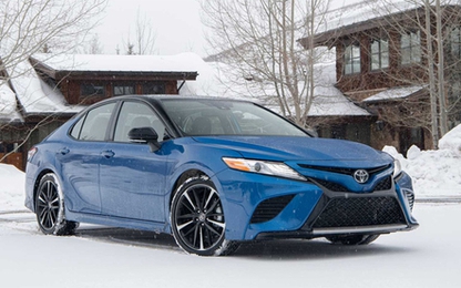 Toyota Camry dẫn động bốn bánh giá từ 26.400 USD