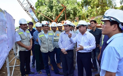 Bộ trưởng Nguyễn Văn Thể đốc thúc tiến độ cao tốc Cam Lộ -Túy Loan